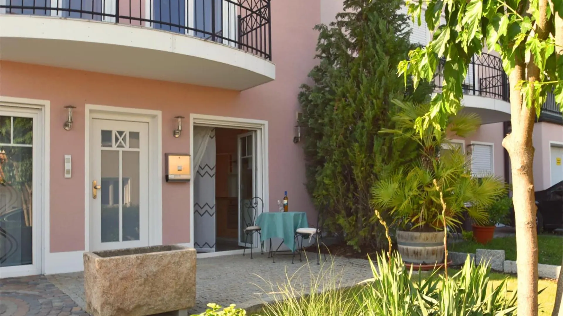 Lovely Flat In Deggendorf With Luxurious Furnishings With Southern Flair Apartment