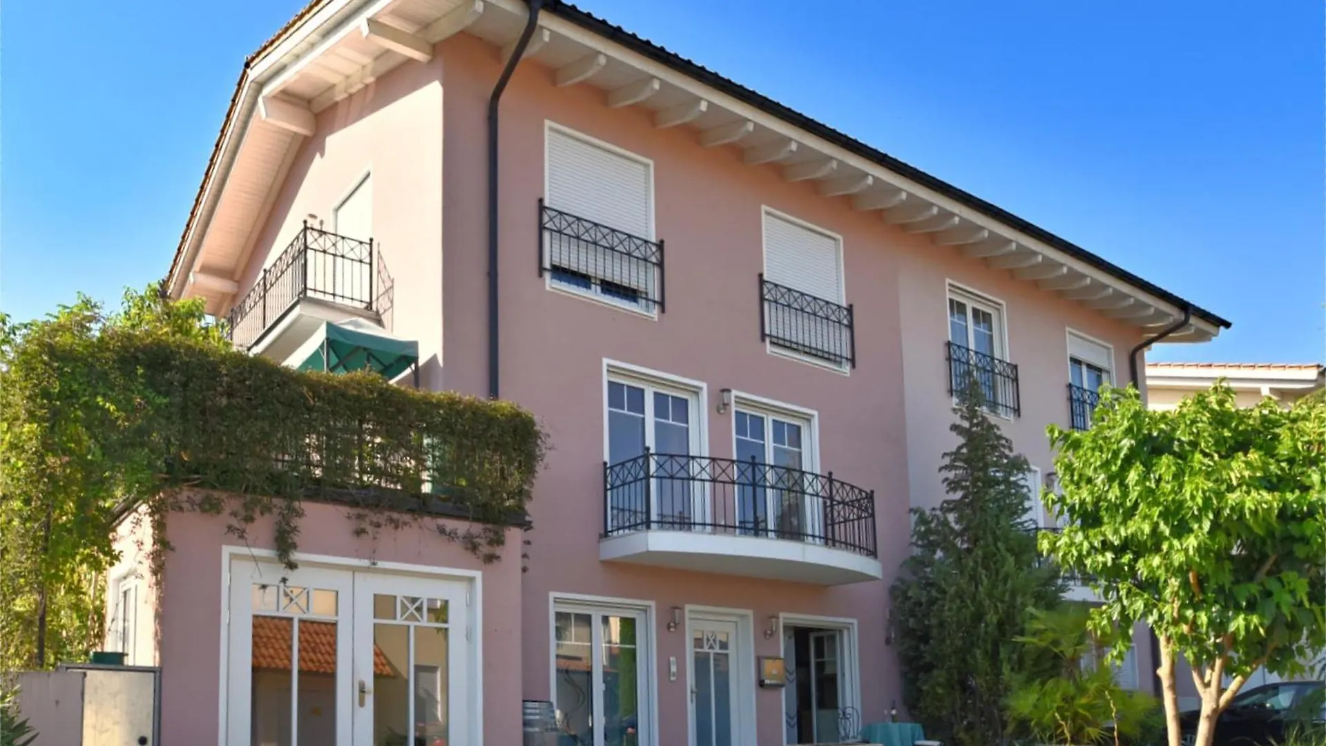 Lovely Flat In Deggendorf With Luxurious Furnishings With Southern Flair